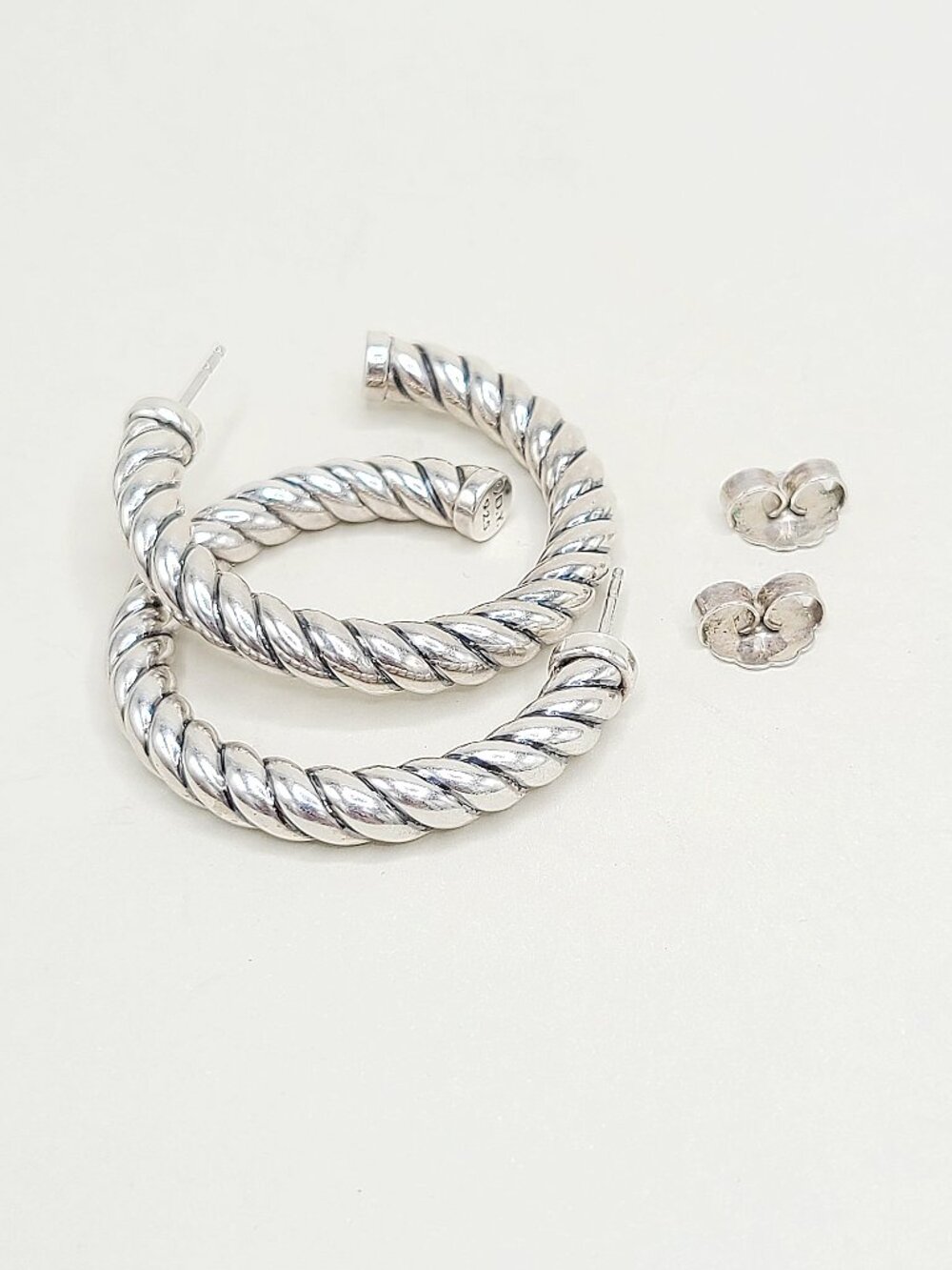 David Yurman Sculpted Hoop Earrings in Sterling Silver - Picture 7 of 8